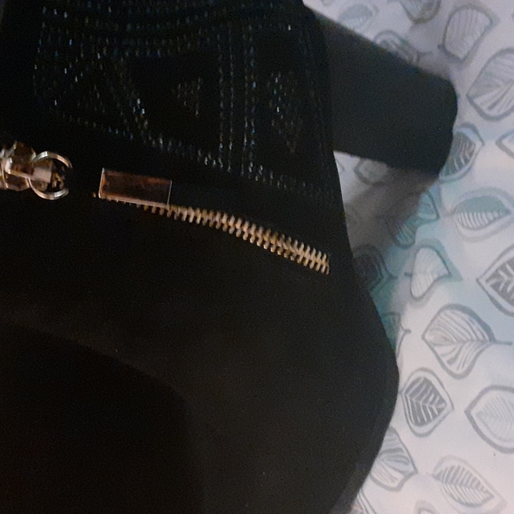 Beautiful boot can dress up or casual bought downtown NYC - Picture 4 of 4